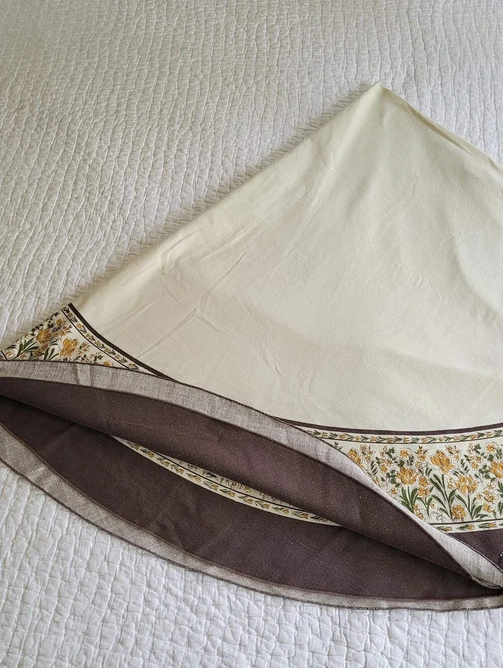 Vintage Tan Yellow Brown Floral Round Tablecloth 69